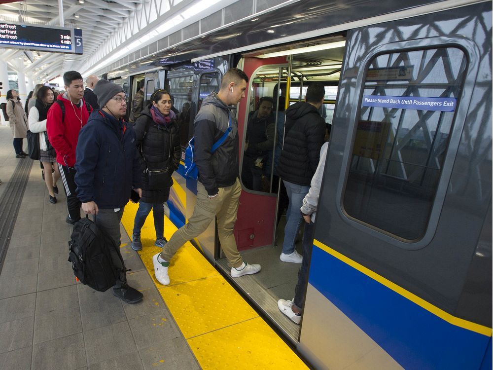 SkyTrain workers return to bargaining table with strike mandate